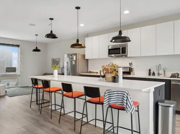 4015 N Broadway St #1, Chicago, IL 60613