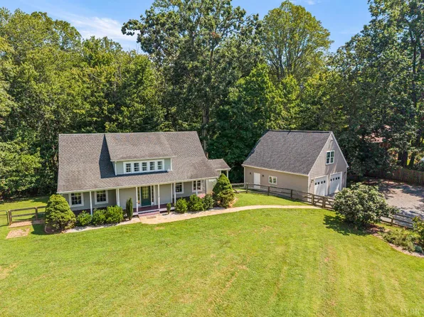 120 Hunting Ln, Goode, VA 24556
