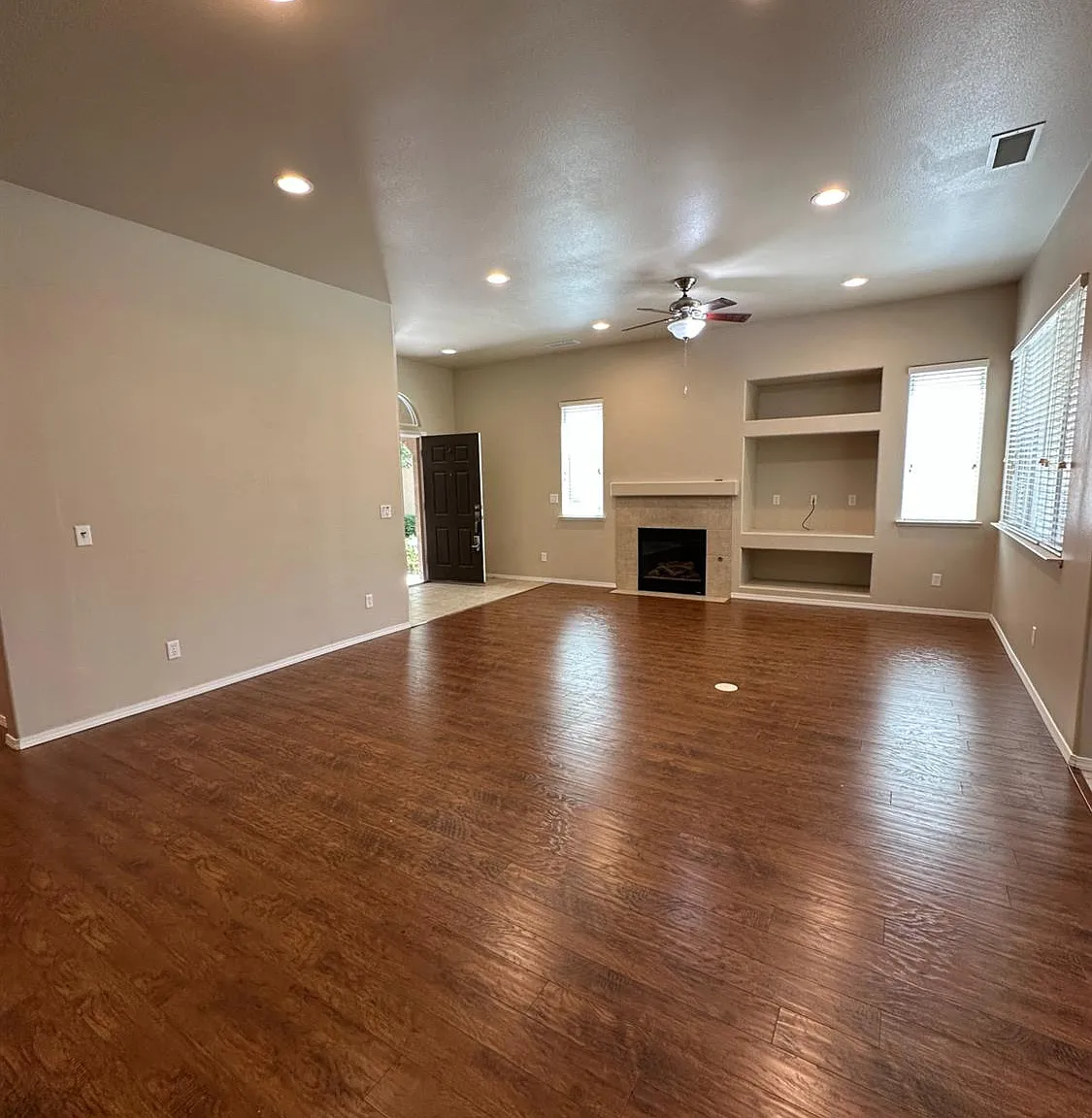 3 bed, 1623 sqft, $2,400 — Photo 4