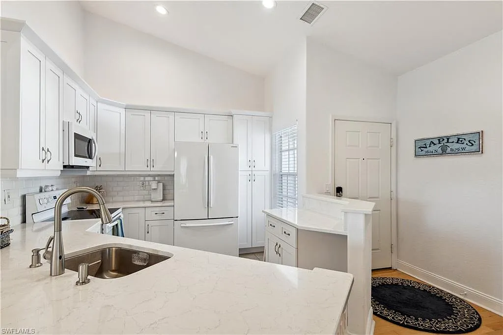 2 bed, 2.0 bath, 1193 sqft, $6,500 — Photo 2