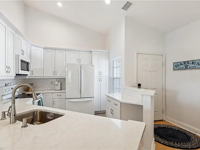 1117 Sweetwater Ln #2201 — Photo 2