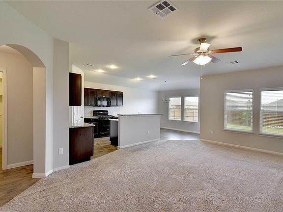 3rd image of 317 Foxglove Dr