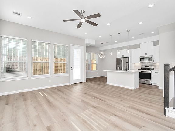4th image of 2347 Hoskins Dr