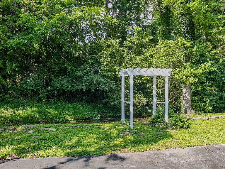 4006 Shenandoah Dr — Photo 5