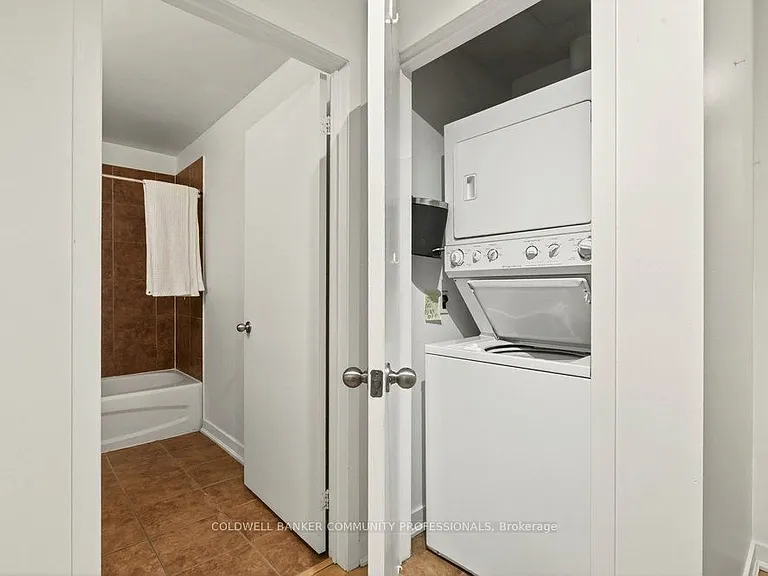 120 Jackson St W — Photo 23