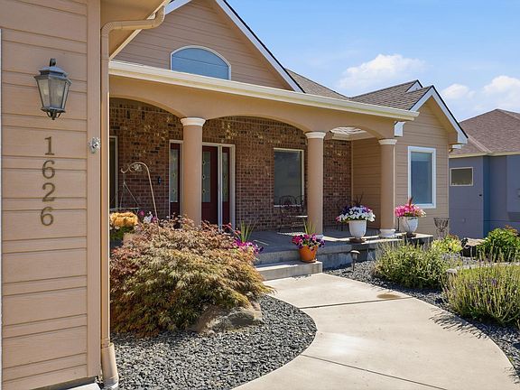 4th image of 1626 Meadow Hills Dr
