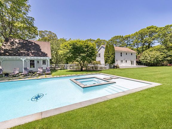 2nd image of 344 Accabonac Rd