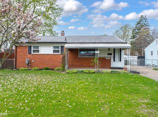 42621 Prince Dr, Sterling Heights, MI 48313