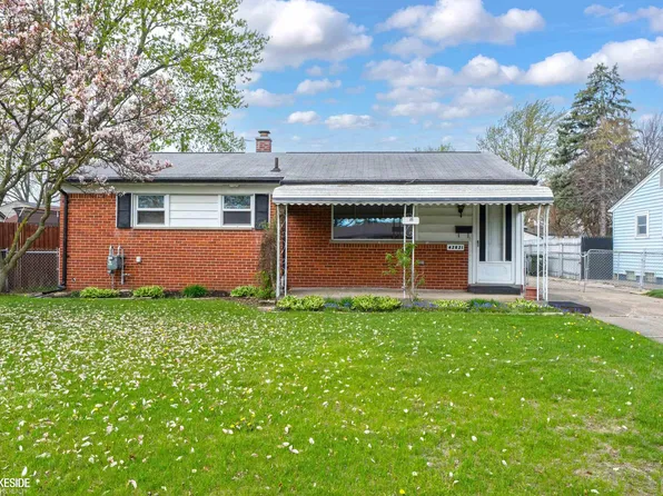 42621 Prince Dr, Sterling Heights, MI 48313
