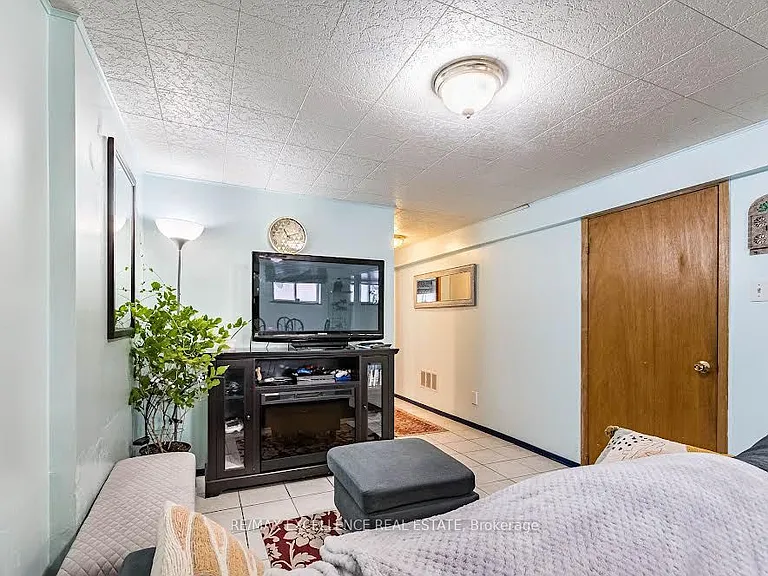 1178 Ogden Ave #BASEMENT ONLY — Photo 5