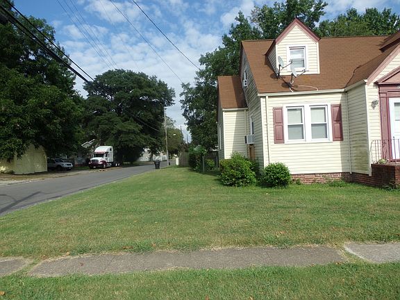 2nd image of 2301 Lansing Ave
