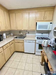 555 North Ave APT 11P, Fort Lee, NJ, 07024