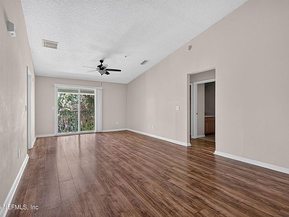 5th image of 7047 Deer Lodge Cir Unit 106