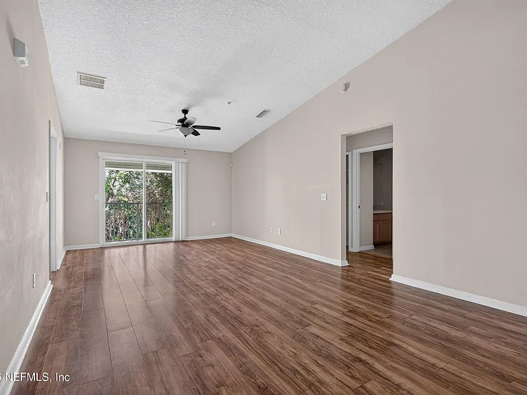 7047 Deer Lodge Cir #106 — Photo 5