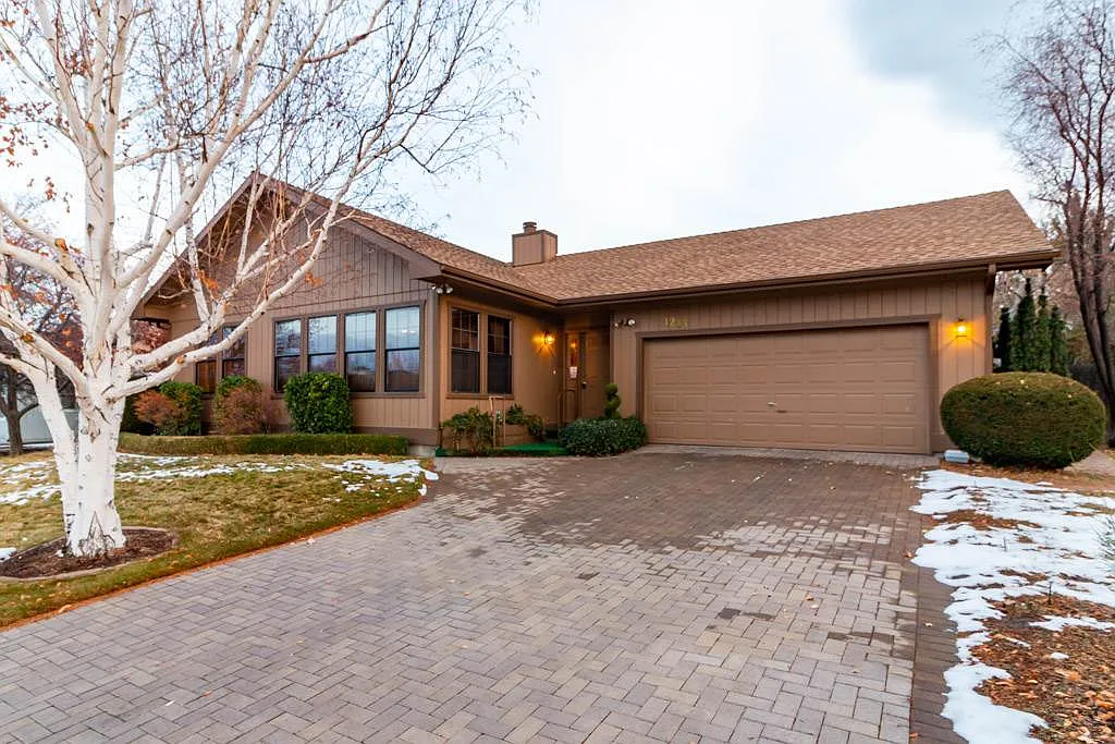 1243 W Winnie Ln photo 1