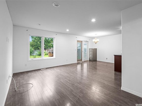 5th image of 110 Henick CRESCENT
