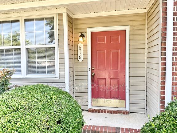 3rd image of 616 Willow Green Ct