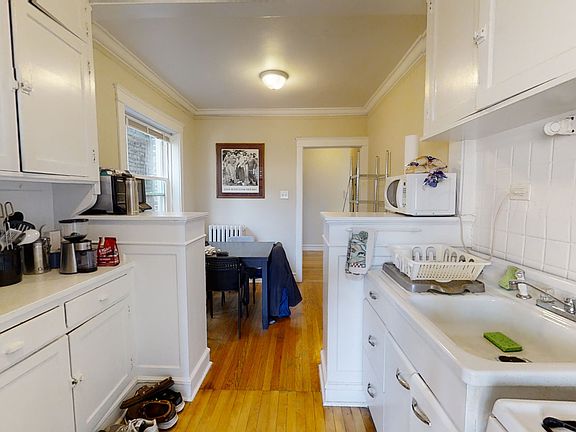5th image of 409 Beloit Ave #2M