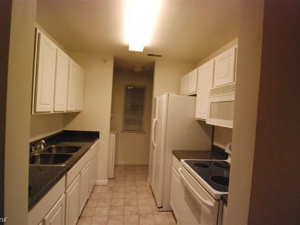 864 Amanda Ln #1, Pontiac, MI 48340