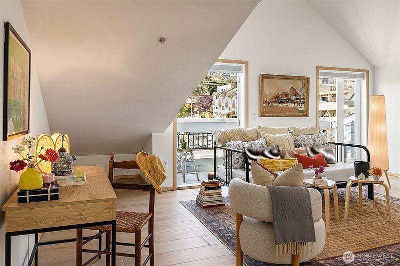 4th image of 812 5th Avenue N #410
