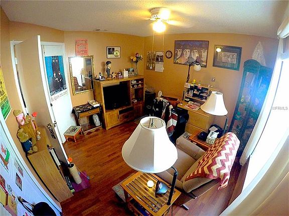 4th image of 893 Oak Manor Cir
