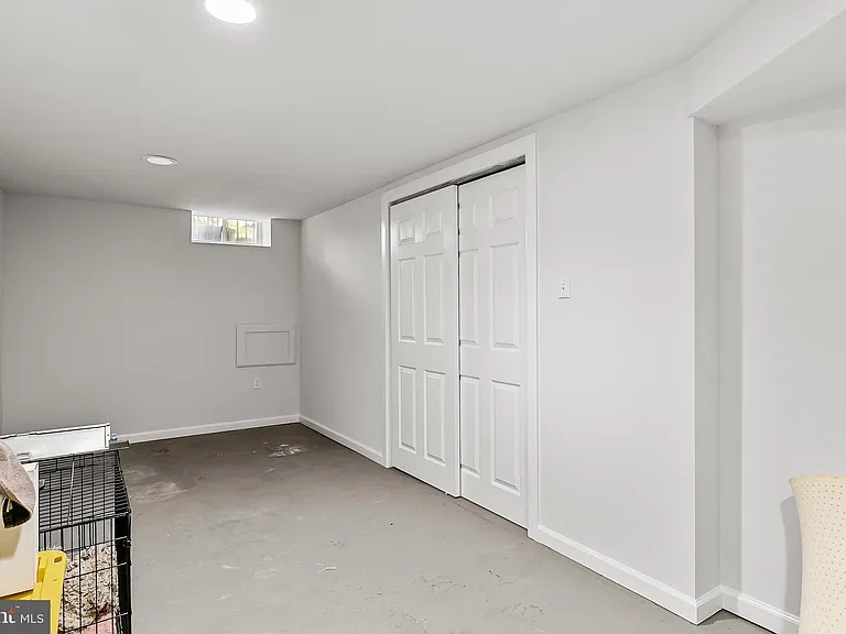 963 N 6th St — Photo 29
