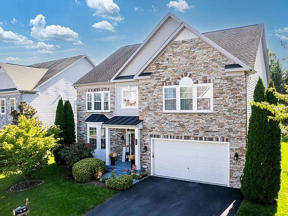 3rd image of 410 Mohican Dr