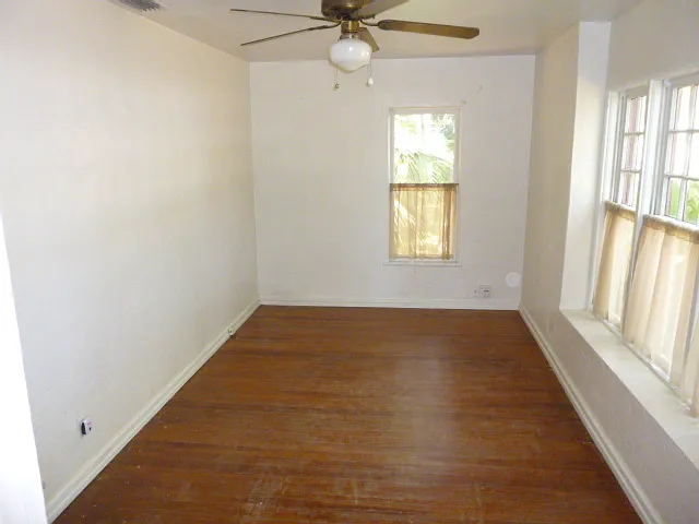 Living room 9'x16'