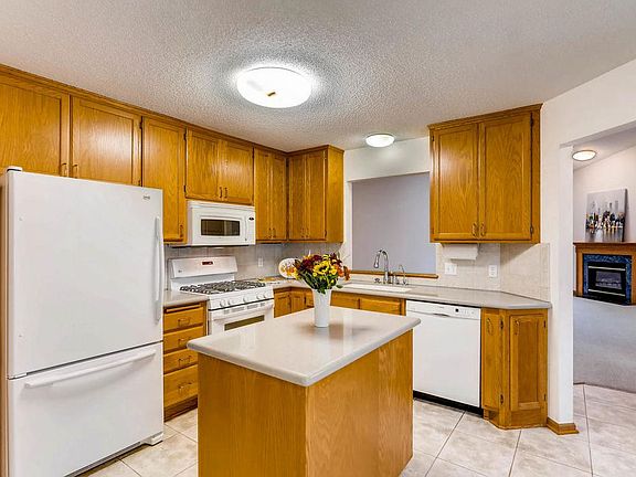3rd image of 8965 Thomas Ln