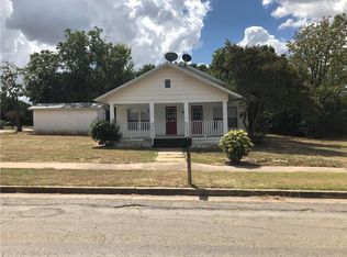 624 E Henry St, Hamilton, TX 76531