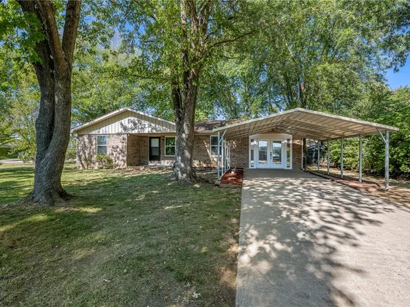 102 Canary Dr, Farmington, AR 72730