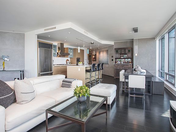 3rd image of 1111 Alberni St #3402