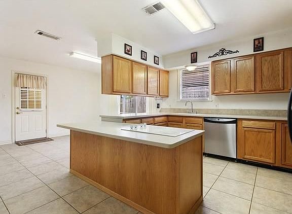 5th image of 2224 N Friendship Dr