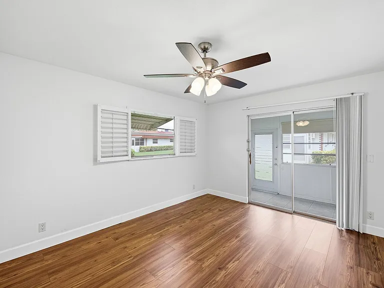 28 Seville Dr #B — Photo 13