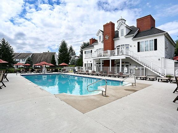 3rd image of 420 Hartford Dr