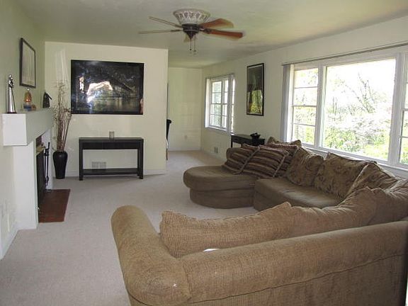 4th image of 2757 Derwent Dr SW
