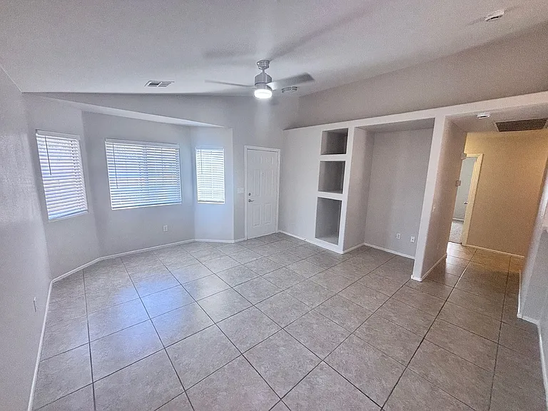 4912 Whispering Spring Ave — Photo 3