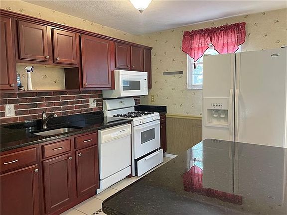 5th image of 106 Brookston Dr