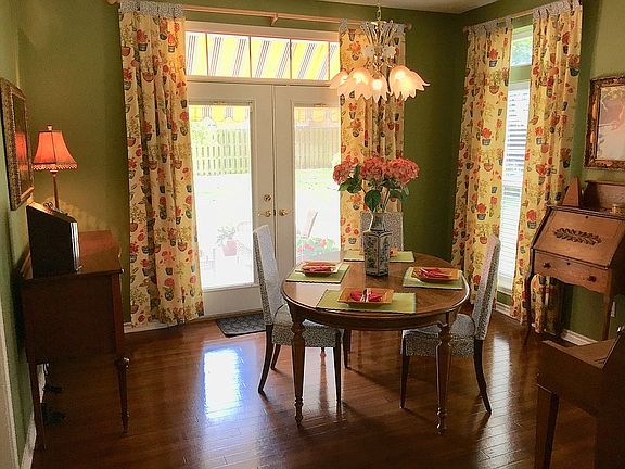 4th image of 420 Whippoorwill Ln