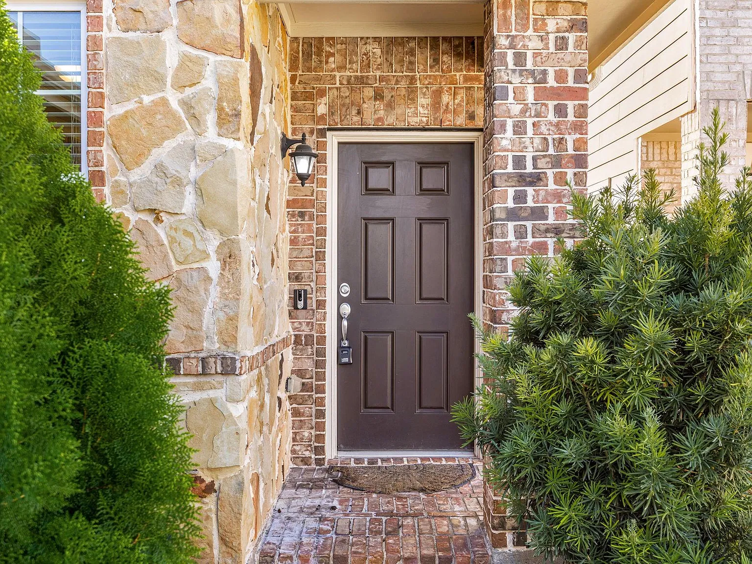 3 bed, 2.0 bath, 1784 sqft, $2,100 — Photo 4