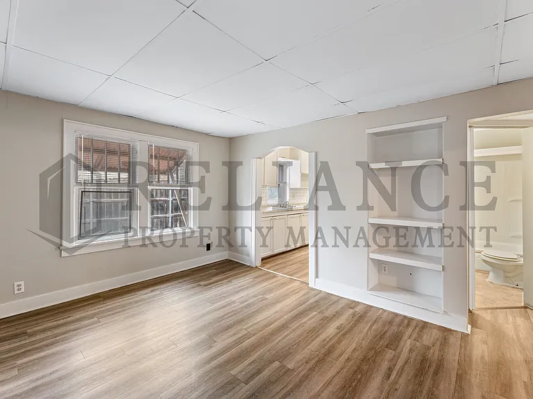 2719 W Douglas Ave — Photo 11
