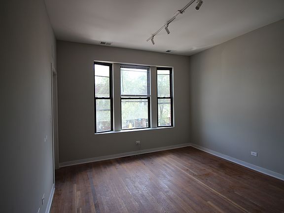5th image of 4200 N Milwaukee Ave #2S
