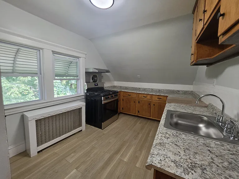 81 Waring Pl #3 — Photo 13