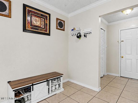 3rd image of 2137 Sandalwood Pl