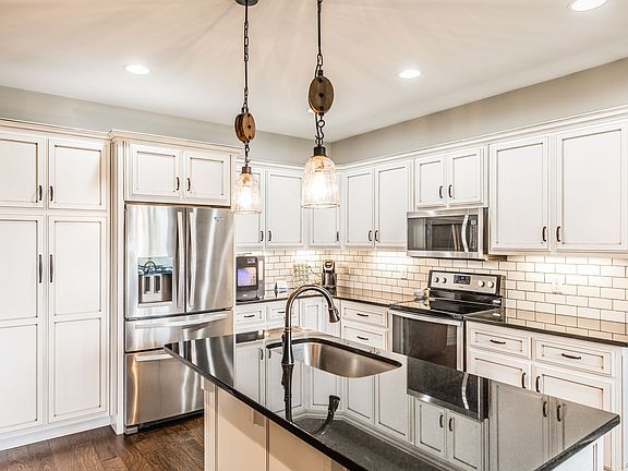 4th image of 1269 Lauderdale Ln