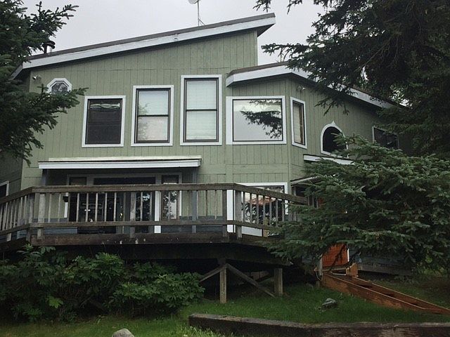 Front yard looking at deck 