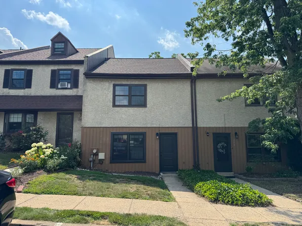 211 Smallwood Ct, West Chester, PA 19380