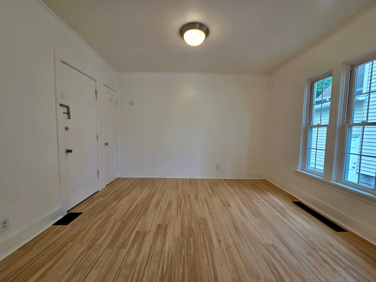 2 bed, 1100 sqft, $1,500 — Photo 3
