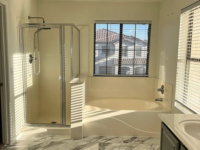 3728 E Liberty Ln — Photo 32