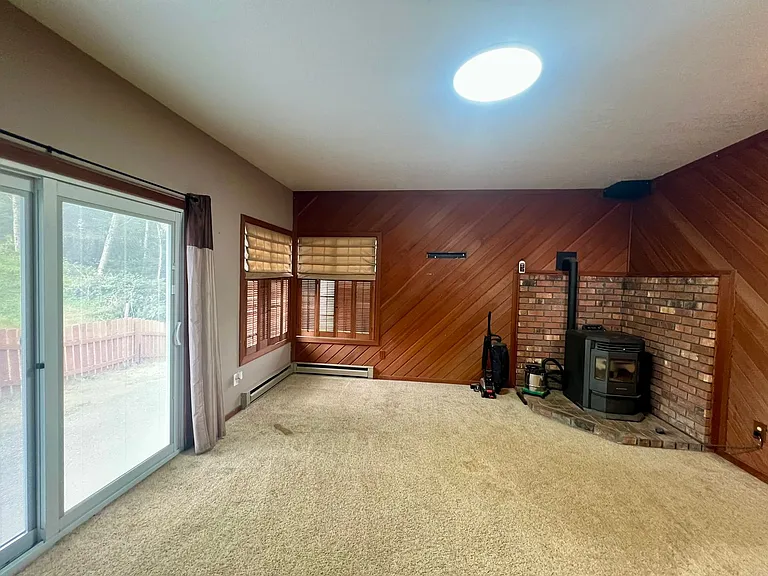 1130 Hemlock Ct — Photo 18